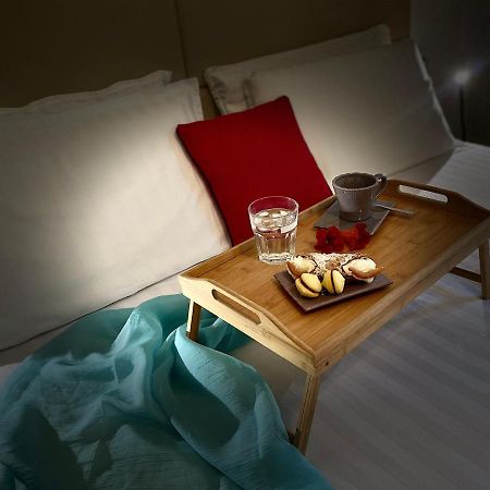 Casa Carolina: King Size Bed Across From Golden Beach Дезенцано-дель-Гарда Екстер'єр фото