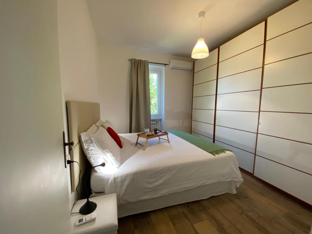 Casa Carolina: King Size Bed Across From Golden Beach Дезенцано-дель-Гарда Екстер'єр фото